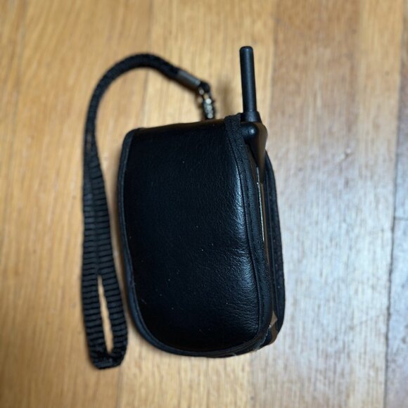 Original 1999 Motorola StarTac 3000 cellular telephone - Picture 5 of 8